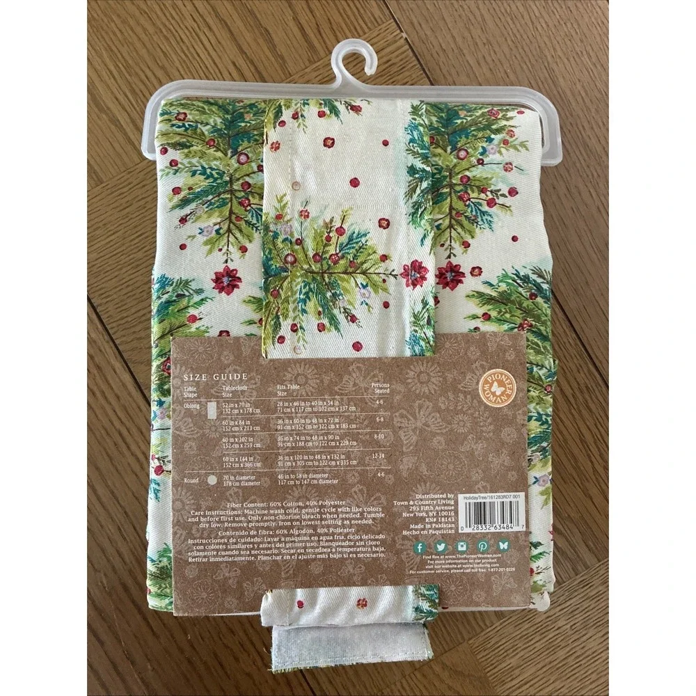 The Pioneer Woman Holiday Tree 70 in Round Tablecloth Soft Printed Sateen New